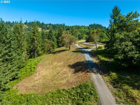 Marci Ln, Eugene, OR 97405