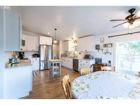 485 E 2nd St, Halsey, OR 97348 photo 4