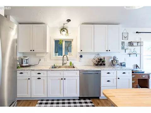 485 E 2nd St, Halsey, OR 97348 photo 9