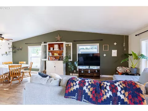 485 E 2nd St, Halsey, OR 97348 photo 21