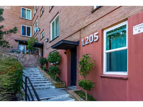 1205 SW Cardinell Dr #610, Portland, OR 97201