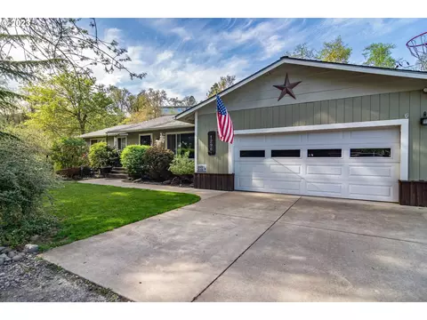 1296 NW Whipple Ave, Roseburg, OR 97471