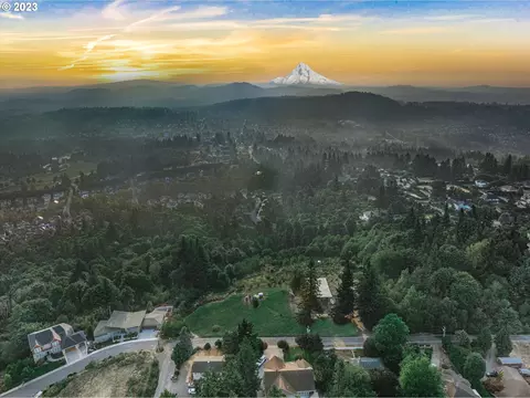 9700 SEastview Dr, Happy Valley, OR 97086