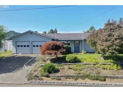 2752 Ridgeway Dr, Reedsport, OR 97467