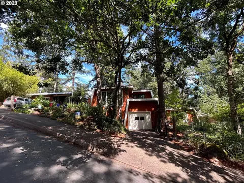 4910 Mahalo Dr, Eugene, OR 97405
