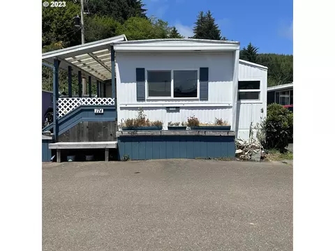 174 Riggs Hill Ln, Winchester Bay, OR 97467