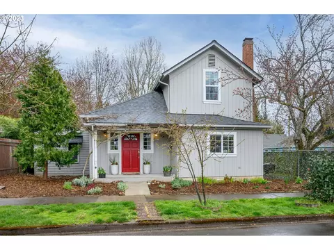 1304 NE Irvine St, Mcminnville, OR 97128