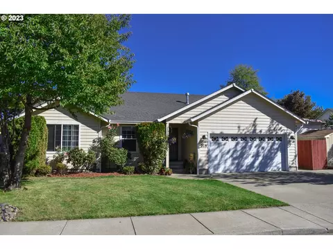 219 Quail Run St, Sutherlin, OR 97479