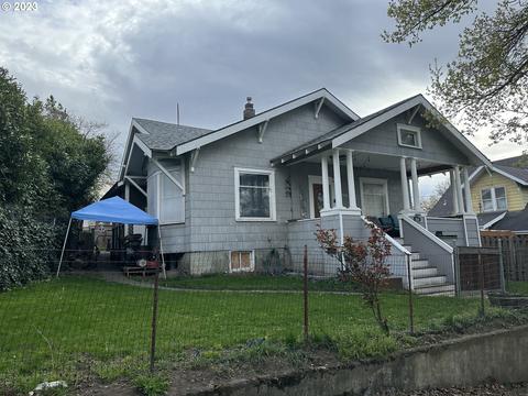208 E 9th St, The Dalles, OR 97058