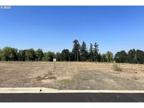 1557 NW Adelaide St #91, Mcminnville, OR 97128