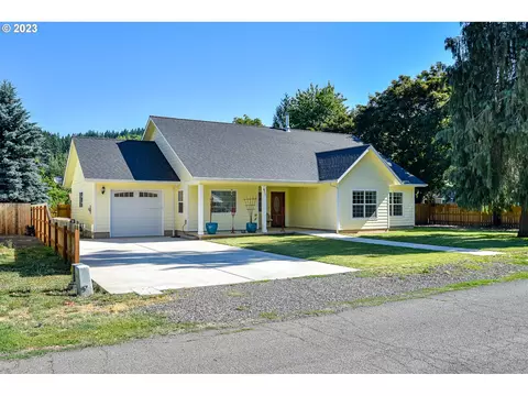 611 Calapoolia Ave, Brownsville, OR 97327