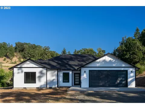 375 Karenza Ln, Roseburg, OR 97471