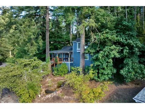 7025 Glacier Dr, Springfield, OR 97478