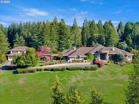 19525 SW Johnson Rd, West Linn, OR 97068