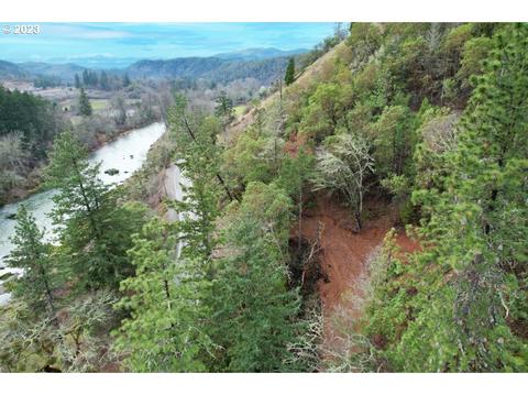 1952 Gazley Rd, Myrtle Creek, OR 97457