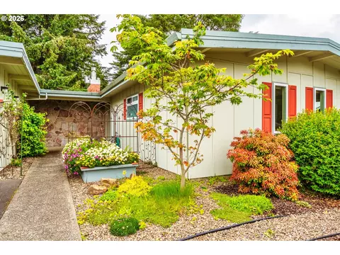 3027 NE 32nd Dr, Lincoln City, OR 97367