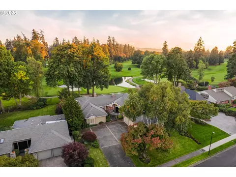 653 Spyglass Dr, Eugene, OR 97401