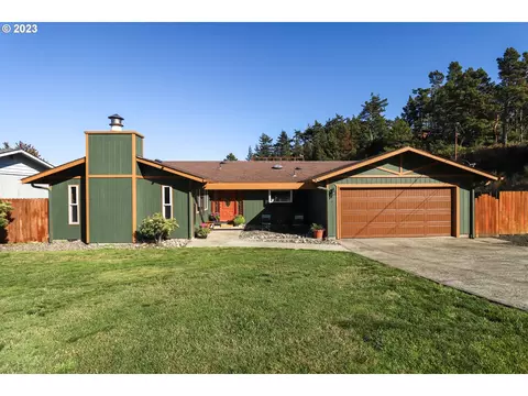 1823 Ash St, North Bend, OR 97459