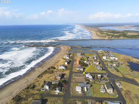 531 Madison Ave, Bandon, OR 97411