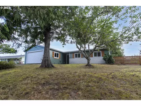 870 Russell Dr, Hammond, OR 97121