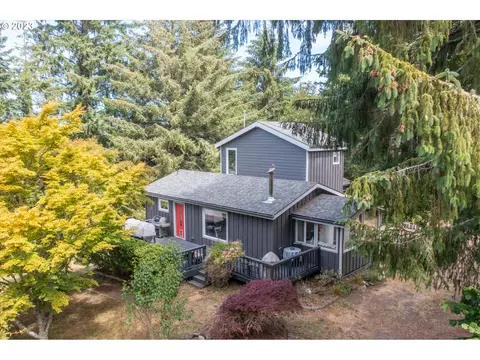 55370 Bates Rd, Bandon, OR 97411