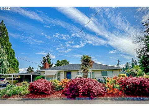 829 W Luellen Dr, Roseburg, OR 97471