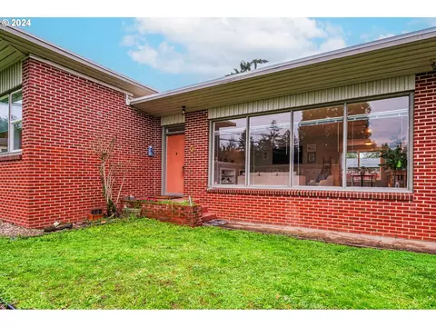 105 E 33rd Ave, Eugene, OR 97405