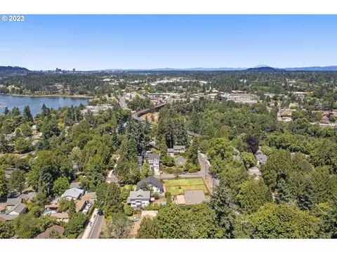 12207 SE River Rd, Milwaukie, OR 97222