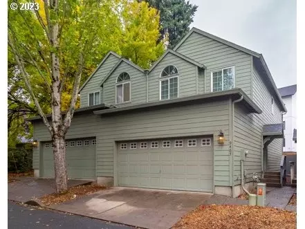 9467 SW Ivana Ct, Portland, OR 97223