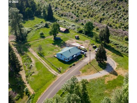 82531 Barbre Rd, Dexter, OR 97431