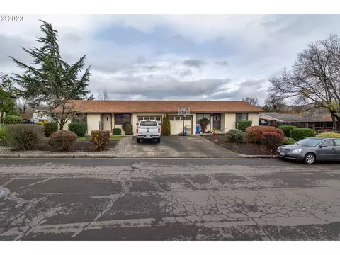 145 Chandler Dr, Roseburg, OR 97471