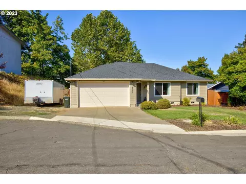 2862 W Sanders Ave, Roseburg, OR 97471