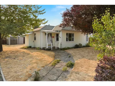 1006 E 8th St, Newberg, OR 97132