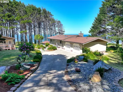 25040 Pistol River Loop, Gold Beach, OR 97444