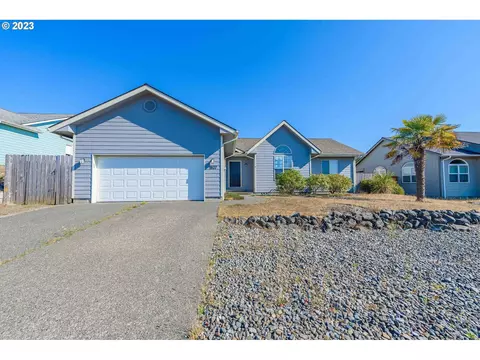 1937 Channel St, North Bend, OR 97459
