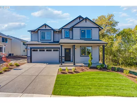 351 S 8th St, Carlton, OR 97111
