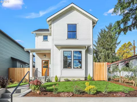 906 W 37th St, Vancouver, WA 98660