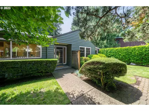 1720 SW Broadway Dr, Portland, OR 97201