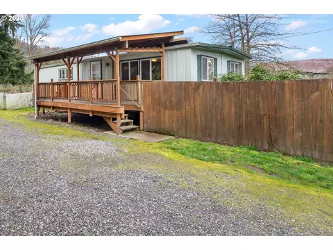 28944 Dike Rd, Rainier, OR 97048