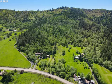 2685 Newton Creek Rd, Roseburg, OR 97470