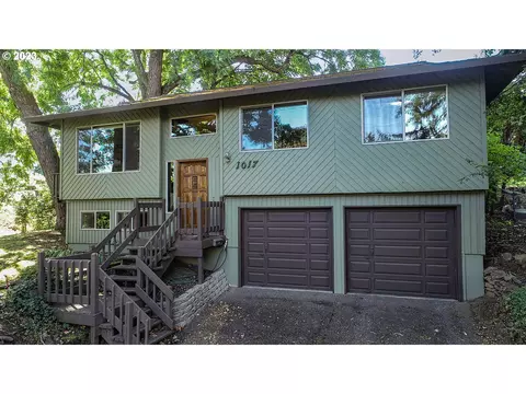 1017 Oak St, Hood River, OR 97031
