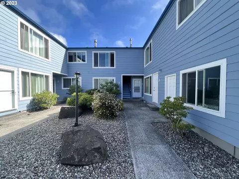 870 S Holladay Dr #7, Seaside, OR 97138
