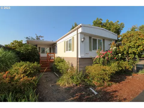 1400 Candlelight Dr #160, Eugene, OR 97402