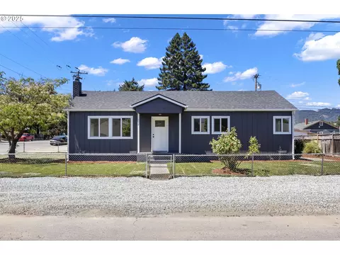 514 E 2nd Ave, Riddle, OR 97469