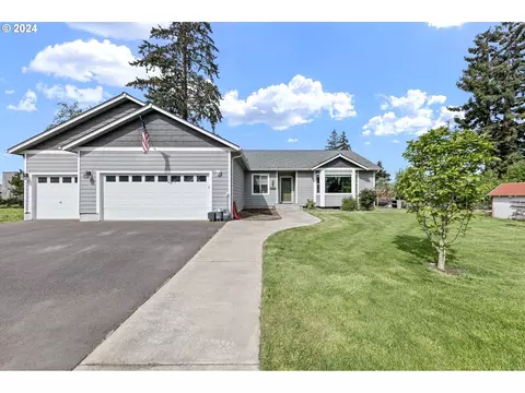 207 S 10th St, Creswell, OR 97426