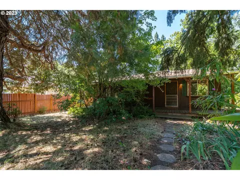 24770 Warthen Rd, Elmira, OR 97437