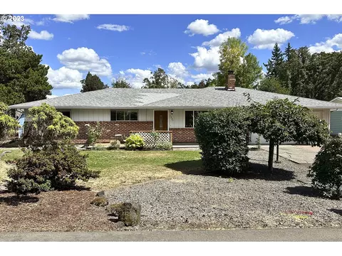 1221 Lafayette Ave, Oregon City, OR 97045