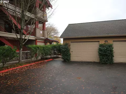 9817 NE Irving St #208, Portland, OR 97220