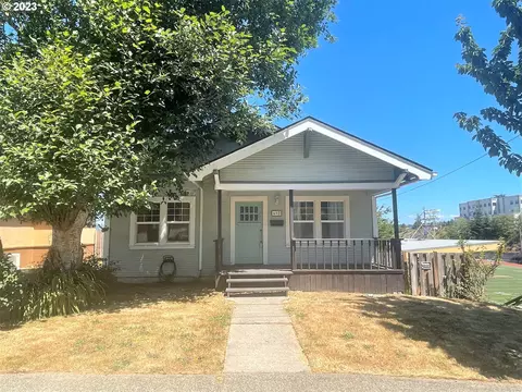 692 S 11th St, Coos Bay, OR 97420