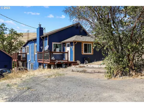 695 NW Main St, Dufur, OR 97021